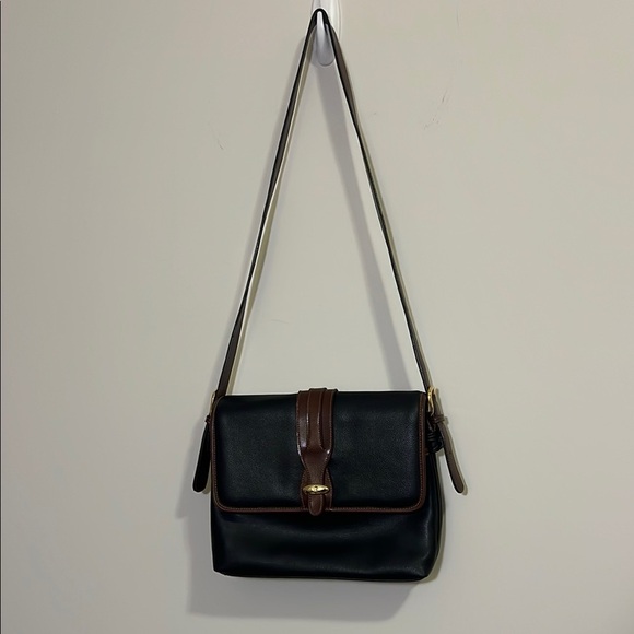 Elegant Black and Brown Crossbody Bag with Adjustable Strap - Picture 3 of 11